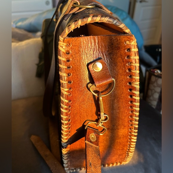 100% Handmade Floral carved Leather Bag - Picture 6 of 12